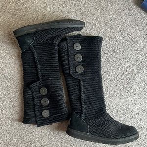 Black ugg Australia w classic cardy